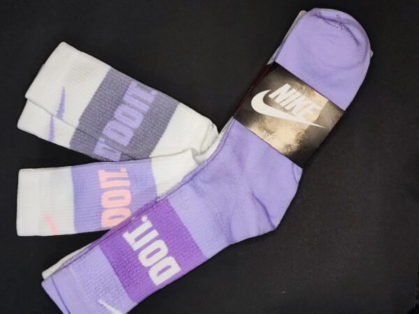 Nike morado
